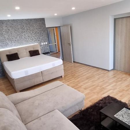 Ferienwohnung Apartman Viktorie Mikulov Exterior foto