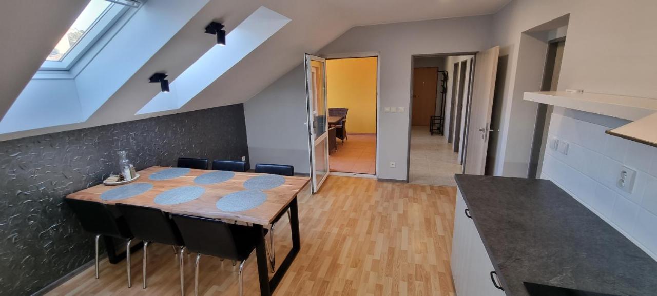 Ferienwohnung Apartman Viktorie Mikulov Exterior foto