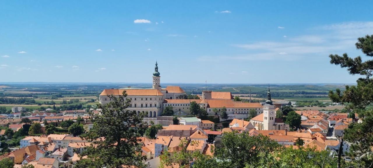 Ferienwohnung Apartman Viktorie Mikulov Exterior foto