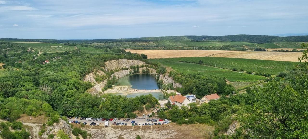 Ferienwohnung Apartman Viktorie Mikulov Exterior foto